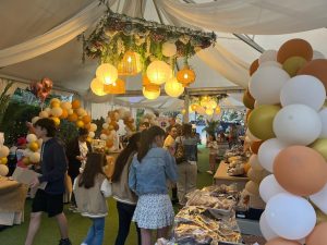 Feria gastronómica al aire libre en el jardín de La Casa Nº 10, Santander