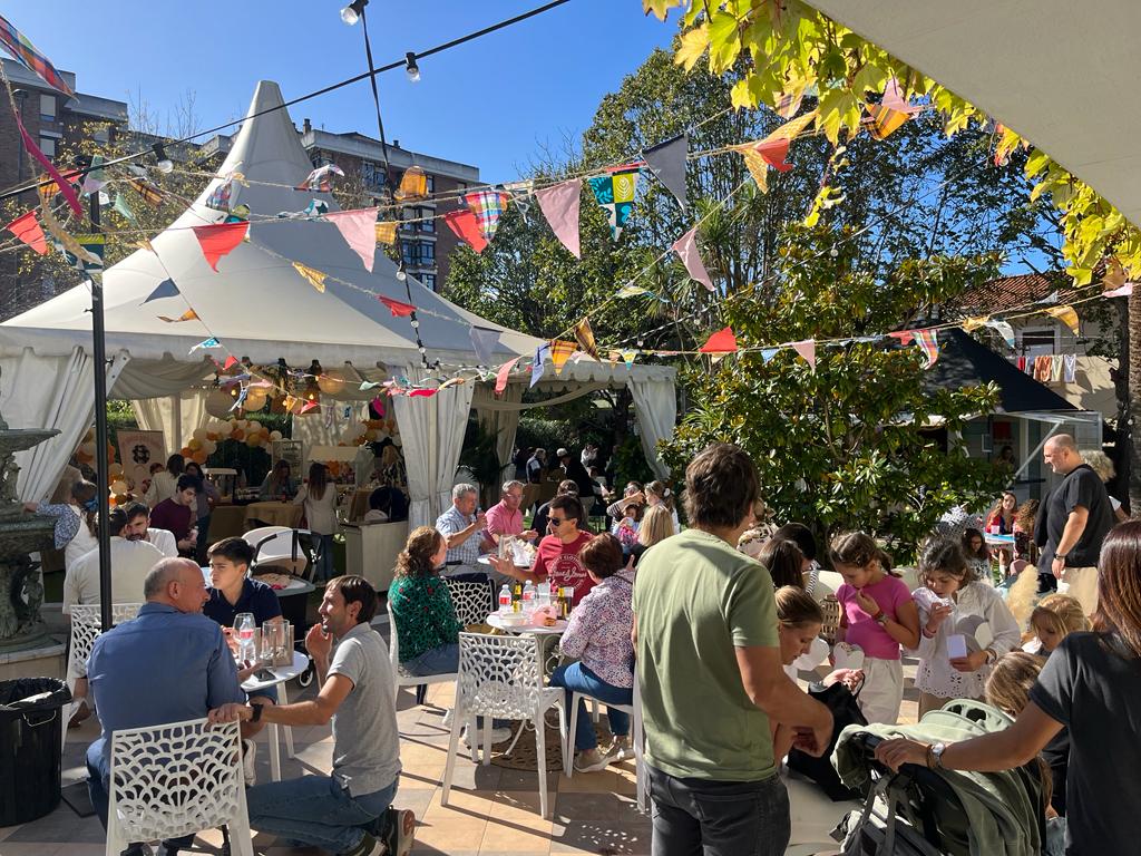 Jardín de La Casa Nº 10 preparado para fiestas y eventos en Cantabria